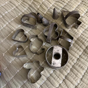 VINTAGE Lot of Antique Cookie Cutters & Piping Tips.  Country Kitchen MCM